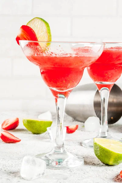 Frozen strawberry margarita cocktail — Stock Photo, Image