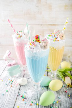 Komik Paskalya muzlu süt içiyor