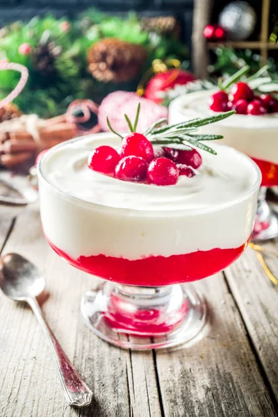 Żurawina Panna Cotta lub sernik — Zdjęcie stockowe