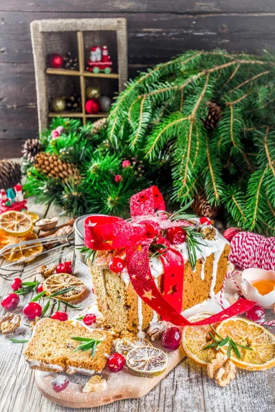 Noël gâteau aux fruits d'hiver — Photo