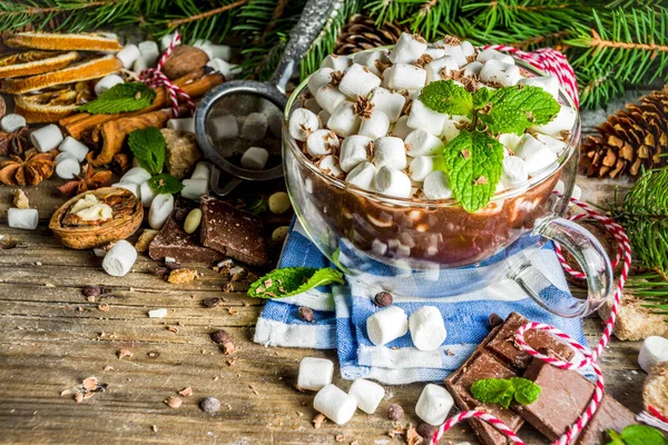 Horká čokoláda na vánoční pozadí — Stock fotografie