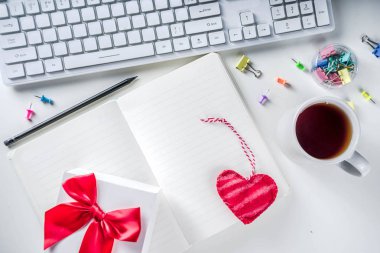 Gizli Sevgililer Günü ofis oyunu konsepti