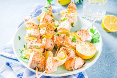 Somon balığı ızgara şiş.