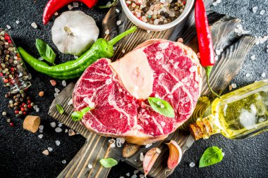 Baharatlar ile ham makarnaları Sığır biftek