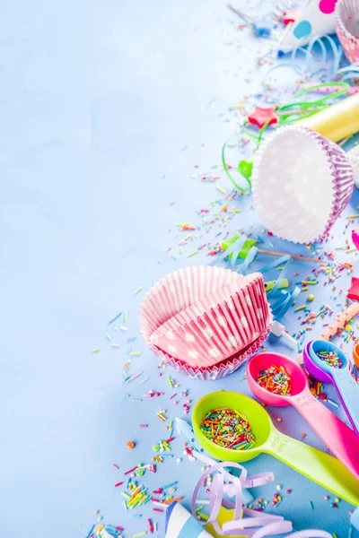Концепція солодкої випічки на святкову вечірку на день народження — стокове фото