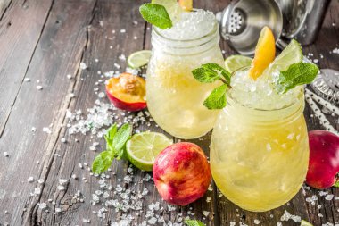 Yaz buzlu şeftali çayı