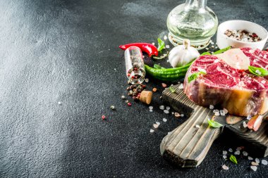 Baharatlar ile ham makarnaları Sığır biftek