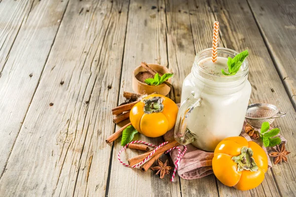 Kaki-Smoothie mit Gewürzen — Stockfoto