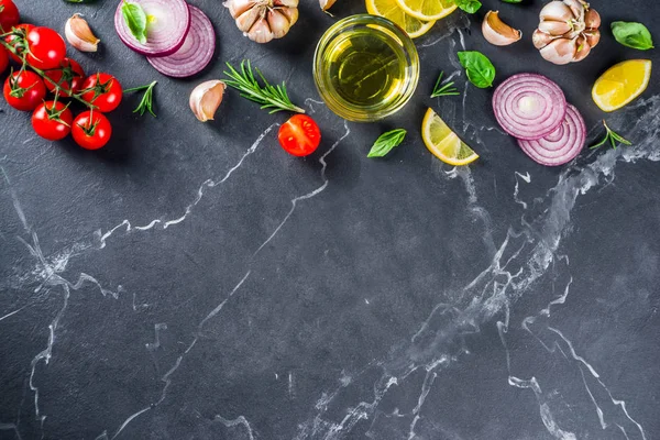 Fondo de cocina con verduras y hierbas — Foto de Stock