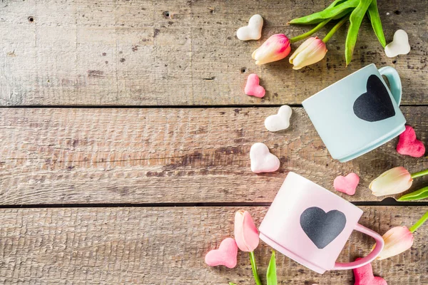 Due tazze da tè carino con cuori lavagna — Foto Stock