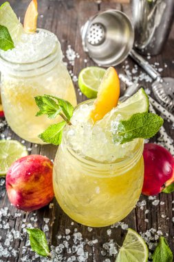 Yaz buzlu şeftali çayı