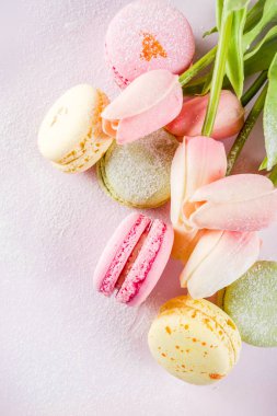 Parlak renkli macarons