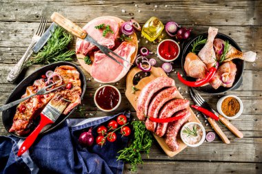 Çeşitli çiğ et ızgara ve Barbekü için hazır