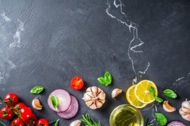 Sebze ve otlarla yemek pişirme