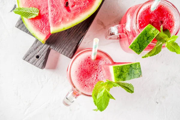 Koude zomer watermeloen smoothie — Stockfoto