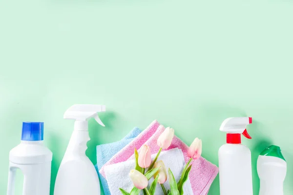 Pembersihan rumah musim semi dan konsep housekeeping — Stok Foto