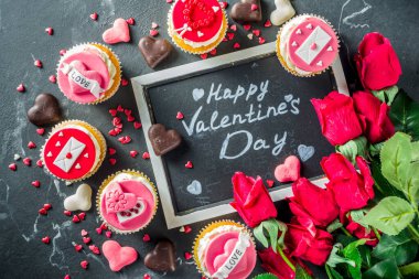  Sevgililer Günü Pembe ve Kırmızı Kekler