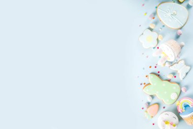 Ev yapımı şirin paskalya çörekleri.