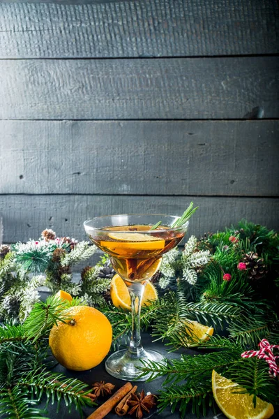 Karácsonyi téli alkohol koktél julig aperol spritz — Stock Fotó