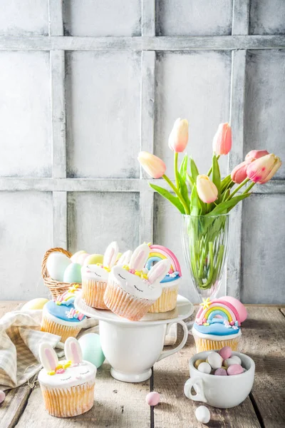 Cute homemade easter cupcakes — Stock Photo, Image