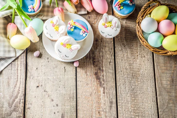 Cute homemade easter cupcakes — Stock Photo, Image