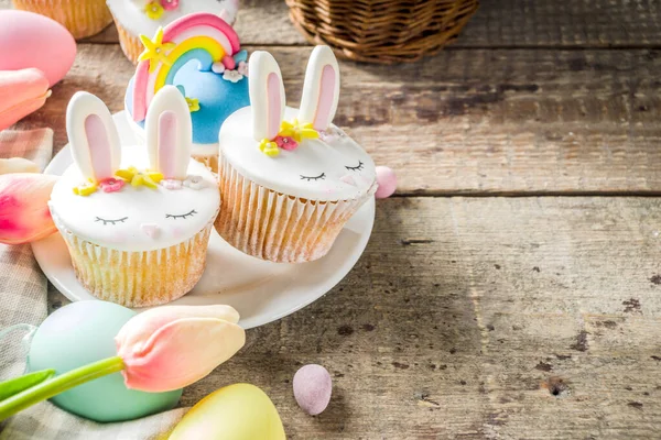 Cute homemade easter cupcakes — Stock Photo, Image