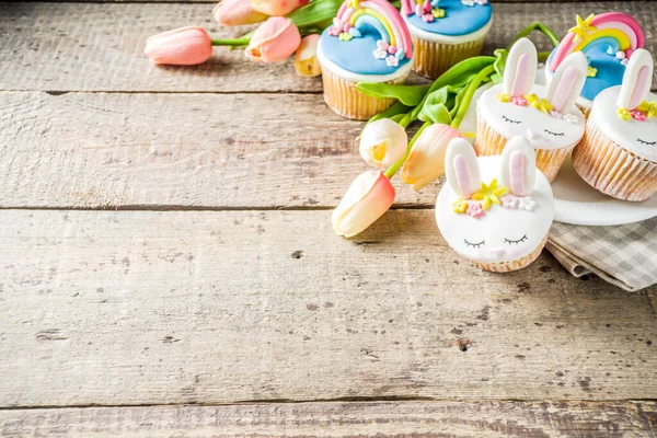 Cute homemade easter cupcakes — Stock Photo, Image