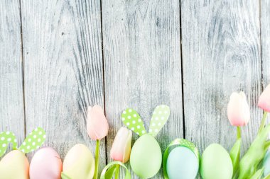 Paskalya tatili sofra tavşan ve yumurta ile