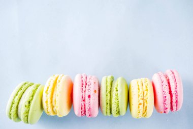Parlak renkli macarons