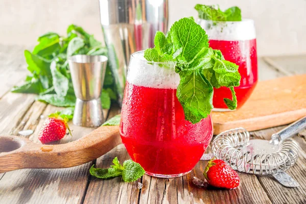 Summer sweet alcohol cocktail Akvavit — Stock Photo, Image