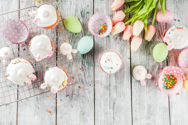 Easter kids bunny cupcakes — Stock Photo, Image
