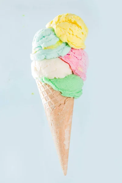 Стек барвистих морозива — стокове фото