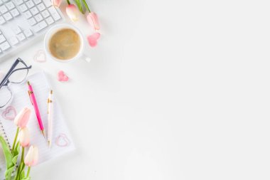 Bahar kadını ofis konsepti düz yatak