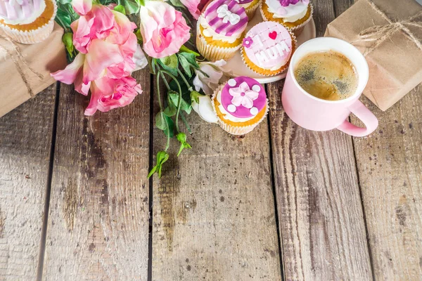 Glückliche Mütter Tag Hintergrund mit Cupcakes — Stockfoto