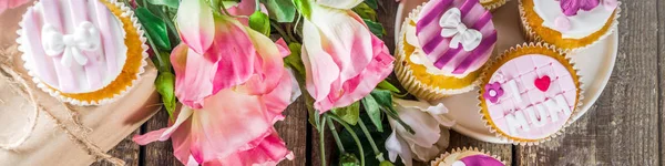 Fondo feliz día de las mamás con cupcakes — Foto de Stock