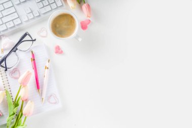 Bahar kadını ofis konsepti düz yatak