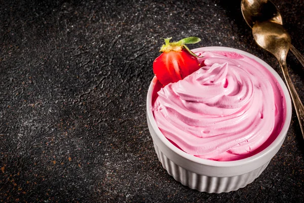 Vari frozen yogurt — Foto Stock