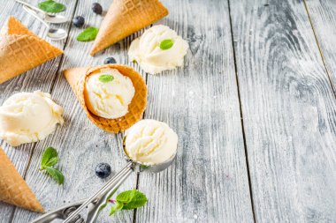 çilek vanilyalı dondurma