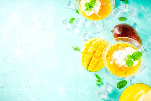 Tropische mango margarita cocktails — Stockfoto