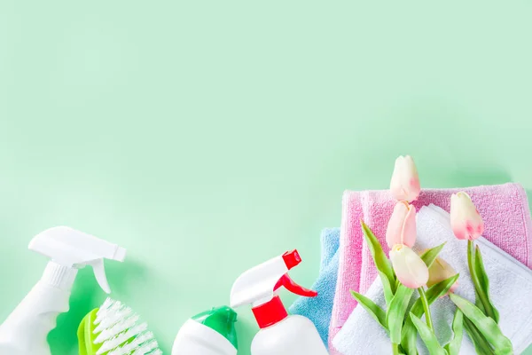 Spring Home Cleaning Housekeeping Concept Basket Cleaning Items Utensils Supplies — Stock Photo, Image