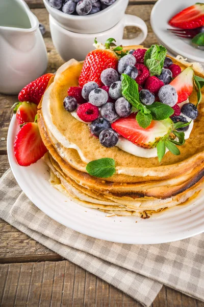 Zoete Franse Russische Stijl Zelfgemaakte Pannenkoeken Crêpes Gelaagde Crêpe Cake — Stockfoto