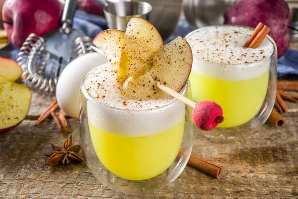 Äppelcider Surt Kort Cocktail Höstägg Fyllig Alkoholhaltig Dryck Shotglas — Stockfoto