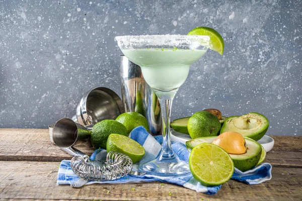 Rezepte Und Ideen Für Alkoholische Cocktails Avocado Und Limetten Margarita — Stockfoto