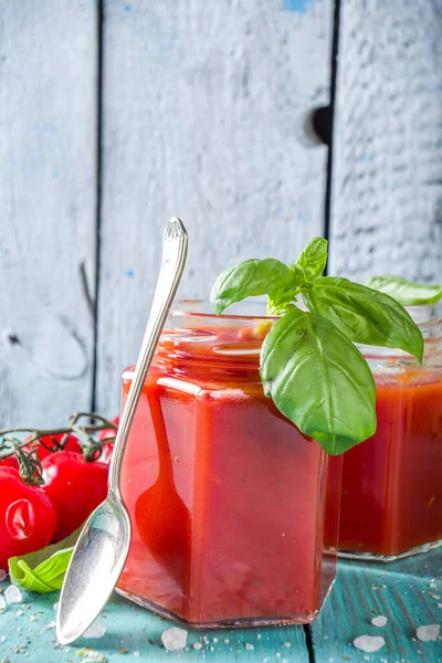 Gezond Lunch Fastfood Concept Koude Gazpacho Soep Tomatenroomsoep Een Pot — Stockfoto