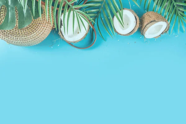 Fondo Tropical Verano Con Hojas Palma Tropical Cocos Turquesa Moda — Foto de Stock