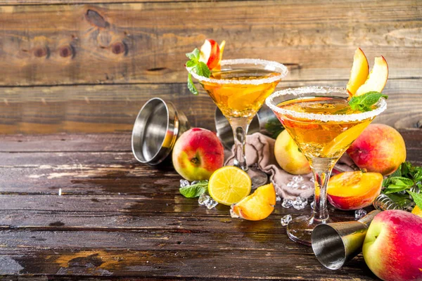 Verfrissend Zomerdrankje Perzik Martini Cocktails Met Gin Wodka Verse Perzik — Stockfoto