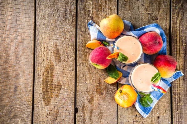 Sommer Frühstücksgetränk Frisch Gemischter Pfirsich Smoothie Pfirsich Joghurt Mit Nektarinen — Stockfoto