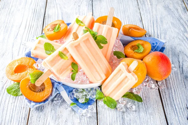 Hemlagad Aprikos Isglass Fruktig Lollypop Icke Mejeri Vegan Aprikos Gelato — Stockfoto