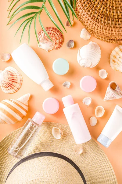 Summer Cosmetics Background Summer Skincare Sunscreen Cosmetics Travel Kit Miniatures — Stock Photo, Image