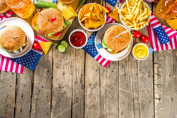 Fête Indépendance Juillet Pique Nique Patriotique Avec Hamburgers Frites Collations — Photo